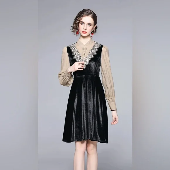 NWT KAIMILAN Chic Velvet Dress with Beige Accents - Picture 2 of 15